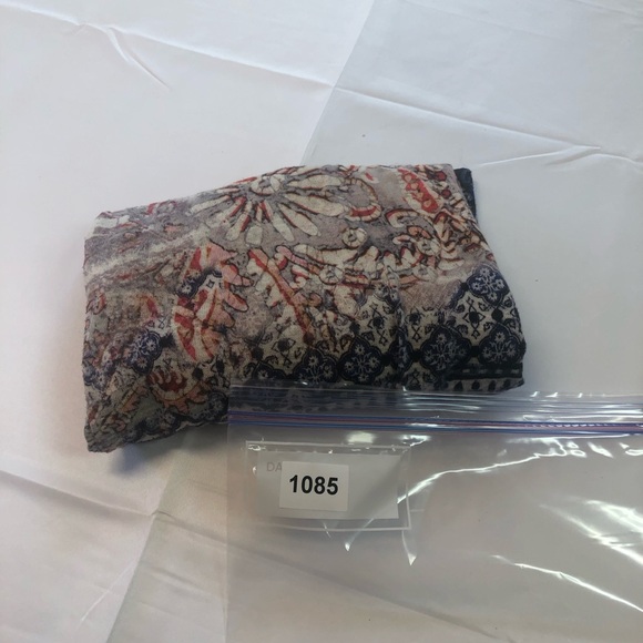 Chico’s Top Drawstring Cutout Sleeves Muted Colors Boho Peasant - Picture 11 of 11